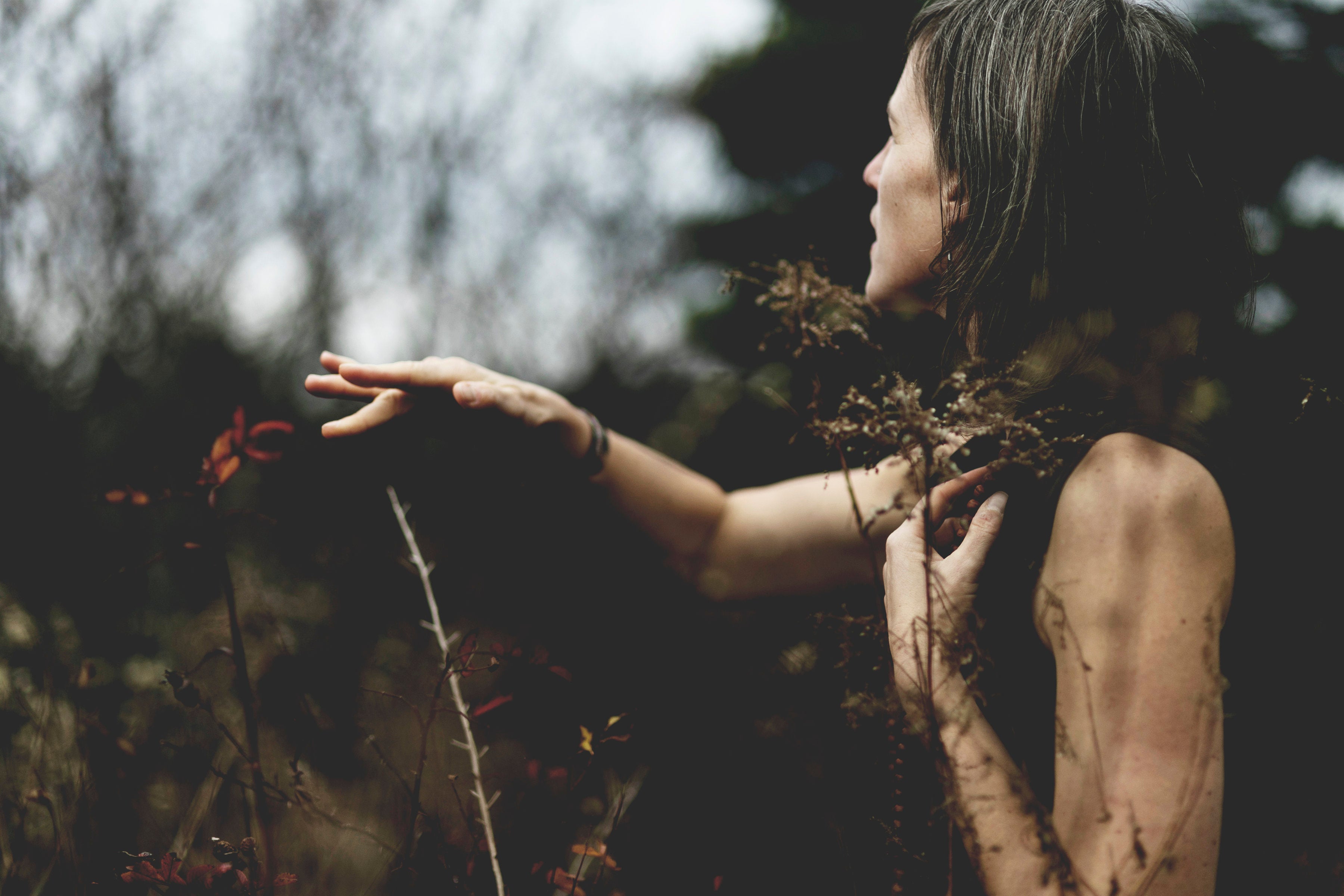 FOLKLIFE Dee Montie portrait in a field with a moody vibe
